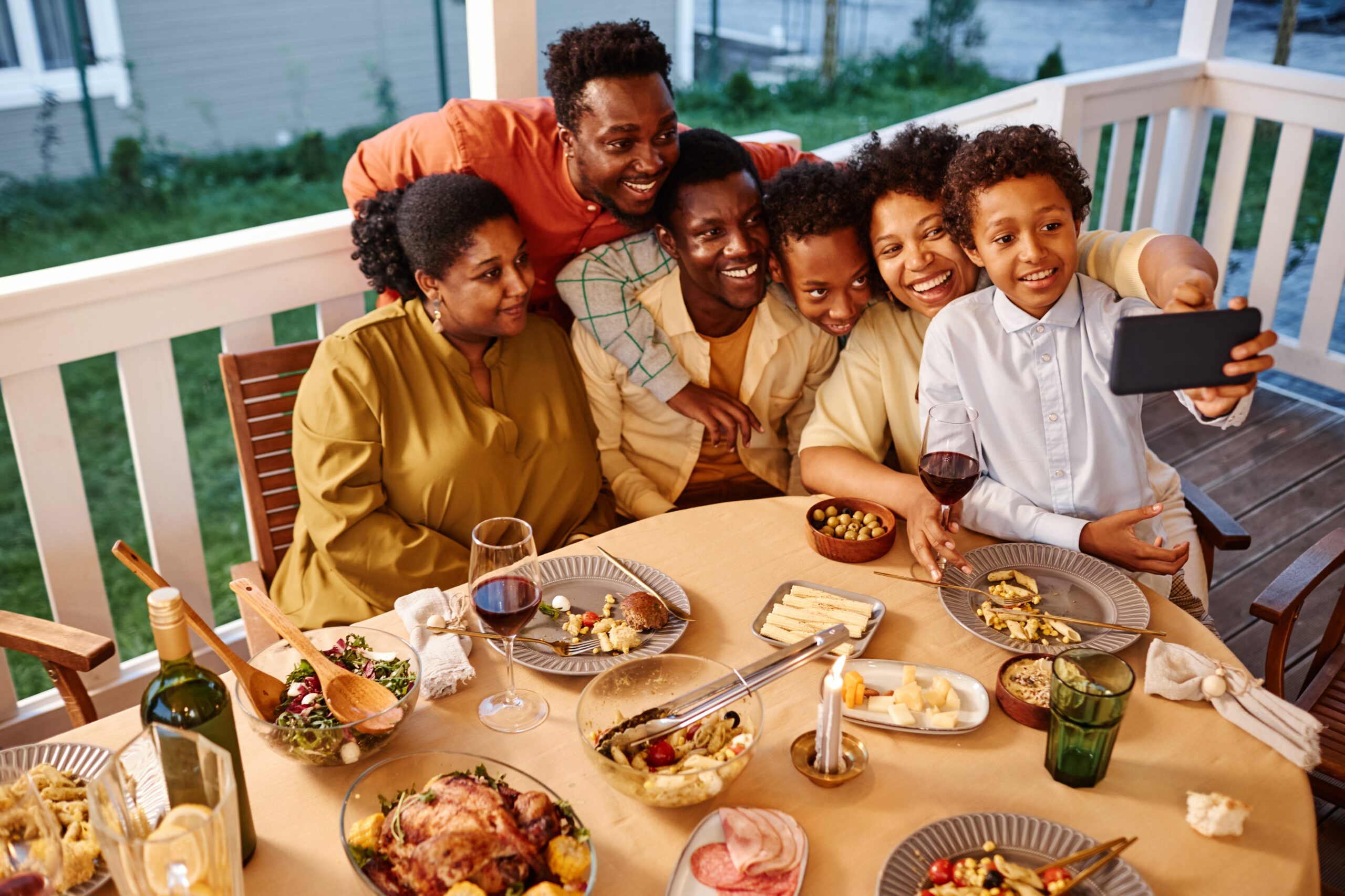 You are currently viewing Navigating Thanksgiving: A Recipe for Harmony Amidst Family Gatherings
