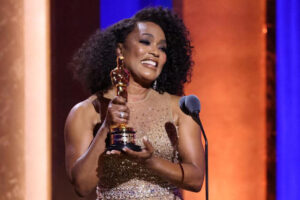 Read more about the article Angela Bassett Gives An Inspiring Speech at the Oscars